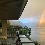 Lakeviewcabin - King With Balcony ゲストハウス コモ